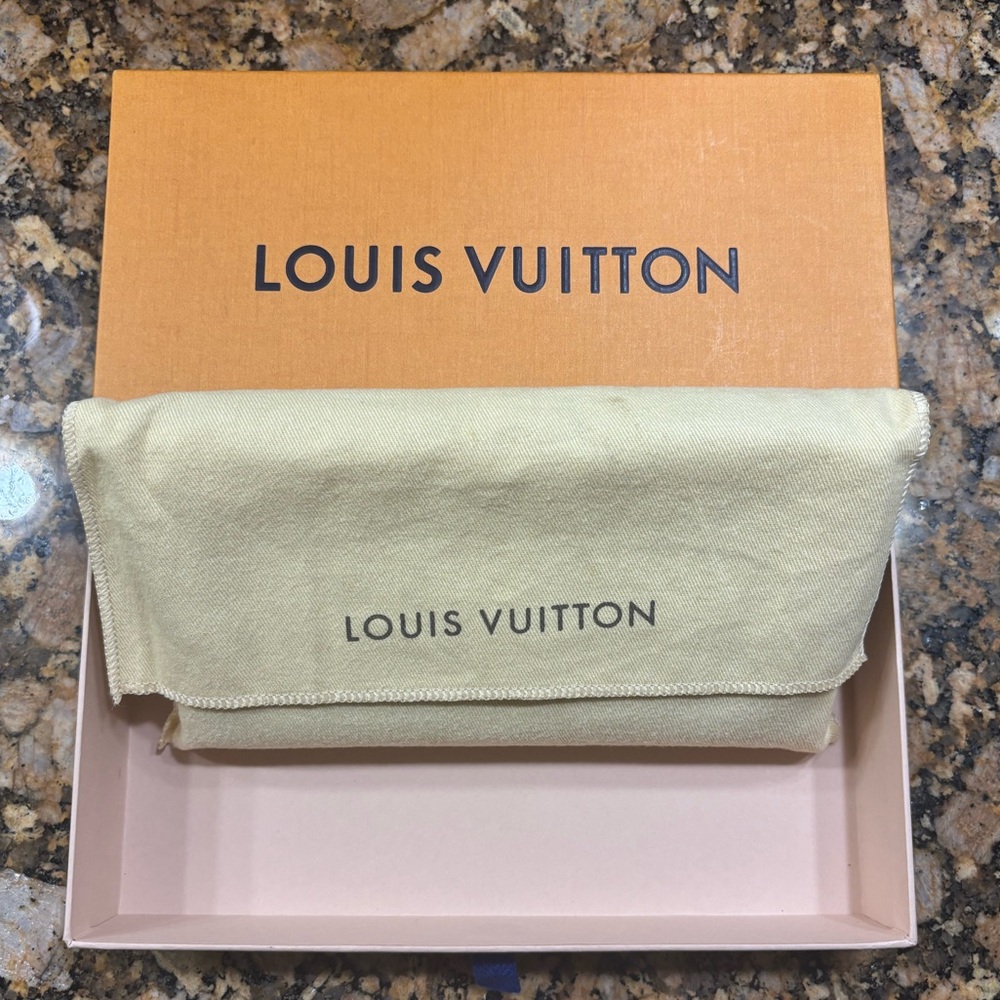 🌸Louis Vuitton Brown Monogram Wallet - Picture 2 of 12